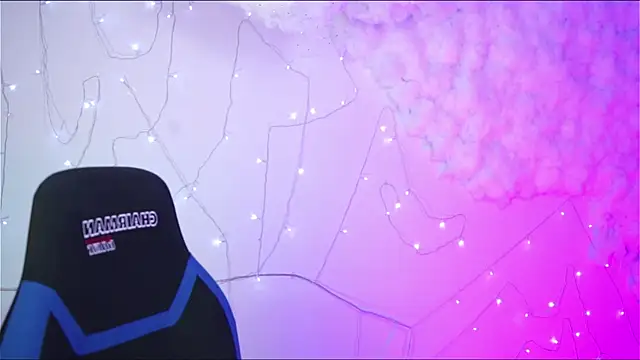 Snapshot of AdeleLoomis chatting on December 2024 05:31:01 PM AdeleLoomis online show from December 2024 05:31:01 PM