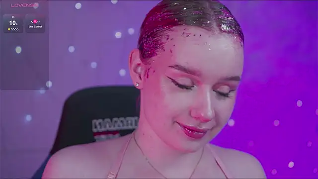 Snapshot of AdeleLoomis chatting on December 2024 08:38:01 PM AdeleLoomis online show from December 2024 08:38:01 PM