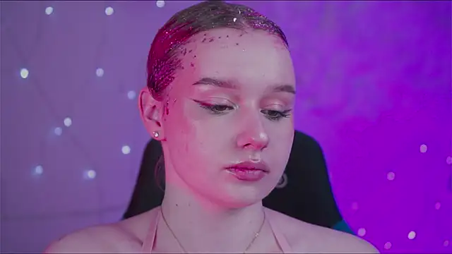 Snapshot of AdeleLoomis chatting on December 2024 11:45:01 PM AdeleLoomis online show from December 2024 11:45:01 PM