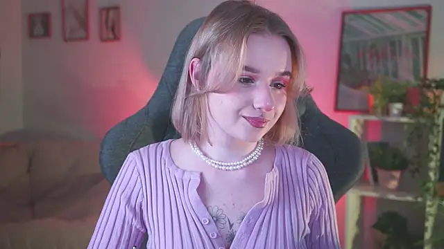 Snapshot of AdeleLoomis chatting on December 2024 05:26:02 PM AdeleLoomis online show from December 2024 05:26:02 PM