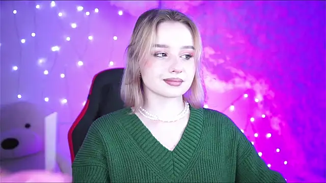 Snapshot of AdeleLoomis chatting on December 2024 08:40:02 PM AdeleLoomis online show from December 2024 08:40:02 PM