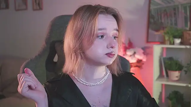 Snapshot of AdeleLoomis chatting on December 2024 05:54:02 PM AdeleLoomis online show from December 2024 05:54:02 PM