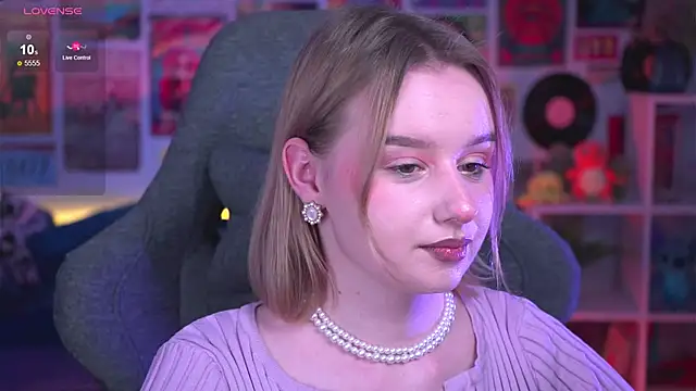 Snapshot of AdeleLoomis chatting on December 2024 11:30:01 PM AdeleLoomis online show from December 2024 11:30:01 PM