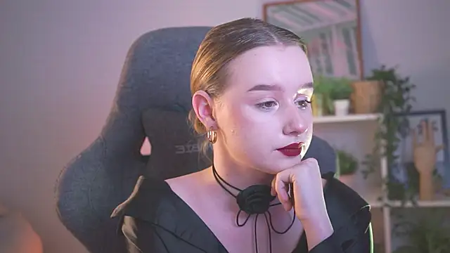 Snapshot of AdeleLoomis chatting on December 2024 11:57:02 PM AdeleLoomis online show from December 2024 11:57:02 PM