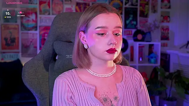 Snapshot of AdeleLoomis chatting on December 2024 08:55:02 PM AdeleLoomis online show from December 2024 08:55:02 PM