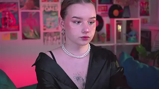 Snapshot of AdeleLoomis chatting on December 2024 08:21:02 PM AdeleLoomis online show from December 2024 08:21:02 PM