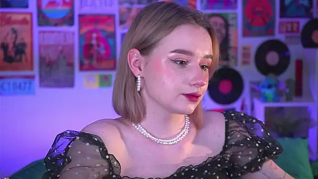 Snapshot of AdeleLoomis chatting on December 2024 11:17:02 PM AdeleLoomis online show from December 2024 11:17:02 PM