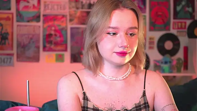 Snapshot of AdeleLoomis chatting on December 2024 08:07:02 PM AdeleLoomis online show from December 2024 08:07:02 PM