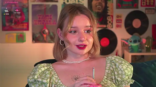 Snapshot of AdeleLoomis chatting on December 2024 03:22:02 AM AdeleLoomis online show from December 2024 03:22:02 AM