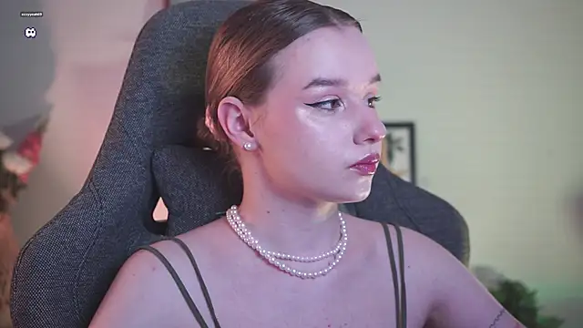 Snapshot of AdeleLoomis chatting on December 2024 05:22:02 PM AdeleLoomis online show from December 2024 05:22:02 PM