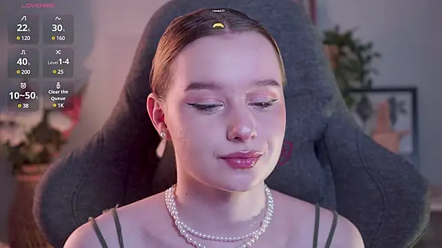 Snapshot of AdeleLoomis chatting on December 2024 08:26:02 PM AdeleLoomis online show from December 2024 08:26:02 PM