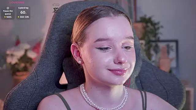 Snapshot of AdeleLoomis chatting on December 2024 11:29:01 PM AdeleLoomis online show from December 2024 11:29:01 PM