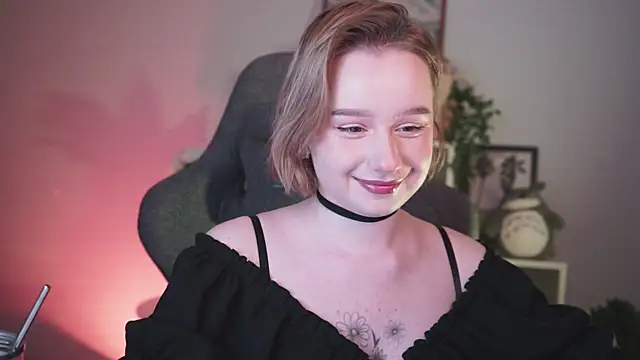 Snapshot of AdeleLoomis chatting on January 2025 06:26:01 PM AdeleLoomis online show from January 2025 06:26:01 PM