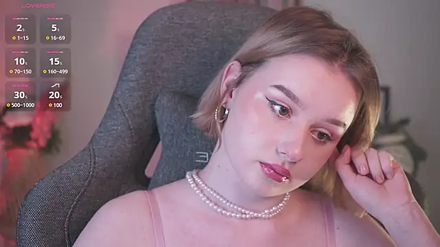 Snapshot of AdeleLoomis chatting on January 2025 11:29:01 PM AdeleLoomis online show from January 2025 11:29:01 PM