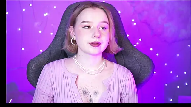 Snapshot of AdeleLoomis chatting on January 2025 08:21:02 PM AdeleLoomis online show from January 2025 08:21:02 PM