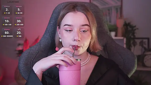 Snapshot of AdeleLoomis chatting on January 2025 11:15:01 PM AdeleLoomis online show from January 2025 11:15:01 PM