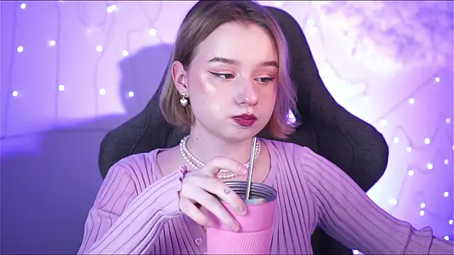 Snapshot of AdeleLoomis chatting on January 2025 08:26:01 PM AdeleLoomis online show from January 2025 08:26:01 PM