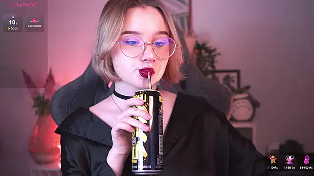 Snapshot of AdeleLoomis chatting on January 2025 07:05:01 PM AdeleLoomis online show from January 2025 07:05:01 PM