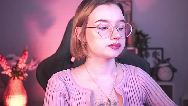 Snapshot of AdeleLoomis chatting on January 2025 07:57:01 PM AdeleLoomis online show from January 2025 07:57:01 PM