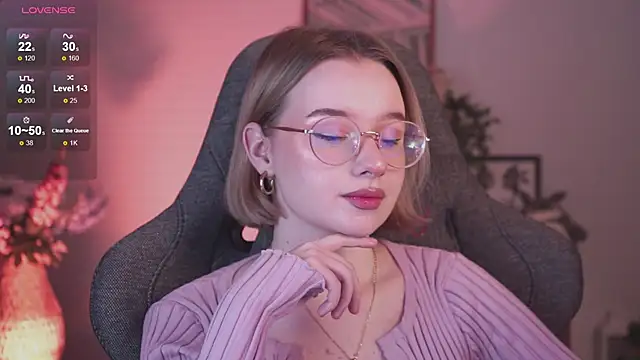 Snapshot of AdeleLoomis chatting on January 2025 10:59:01 PM AdeleLoomis online show from January 2025 10:59:01 PM