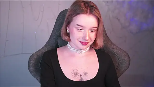 Snapshot of AdeleLoomis chatting on February 2025 05:37:01 PM AdeleLoomis online show from February 2025 05:37:01 PM