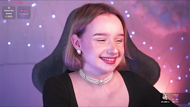 Snapshot of AdeleLoomis chatting on February 2025 08:41:01 PM AdeleLoomis online show from February 2025 08:41:01 PM