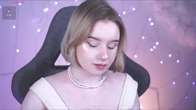 Snapshot of AdeleLoomis chatting on February 2025 08:21:01 PM AdeleLoomis online show from February 2025 08:21:01 PM