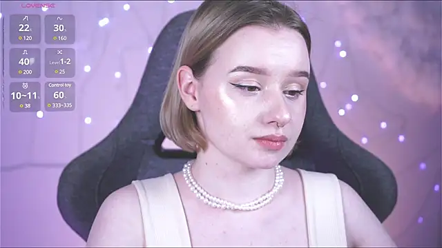 Snapshot of AdeleLoomis chatting on February 2025 11:45:01 PM AdeleLoomis online show from February 2025 11:45:01 PM