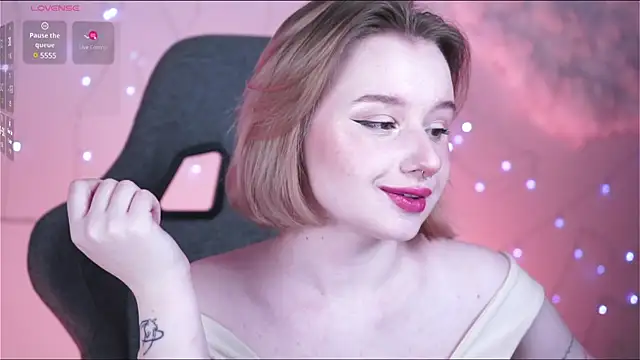 Snapshot of AdeleLoomis chatting on February 2025 08:31:02 PM AdeleLoomis online show from February 2025 08:31:02 PM