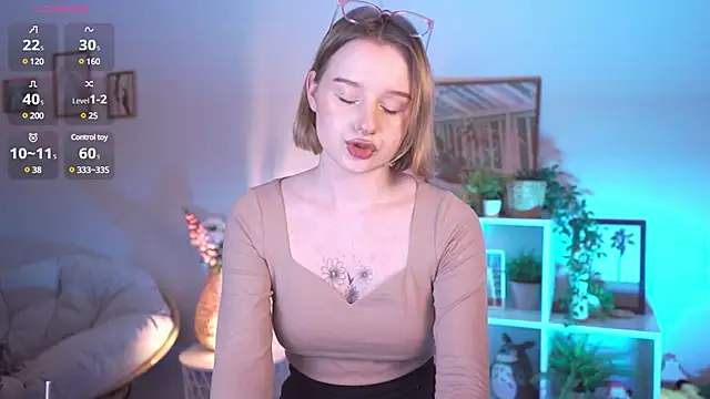 Snapshot of AdeleLoomis chatting on February 2025 11:44:01 PM AdeleLoomis online show from February 2025 11:44:01 PM