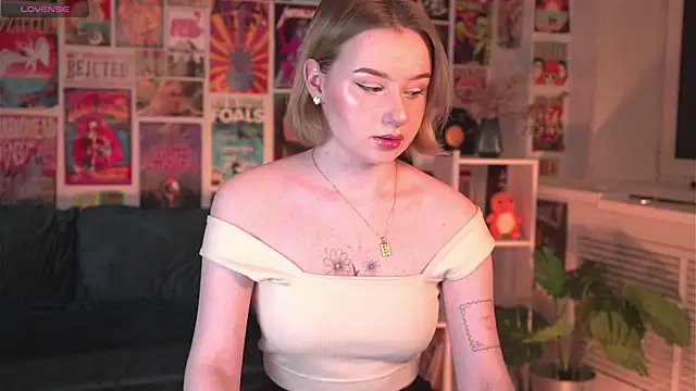 Snapshot of AdeleLoomis chatting on February 2025 02:16:02 AM AdeleLoomis online show from February 2025 02:16:02 AM