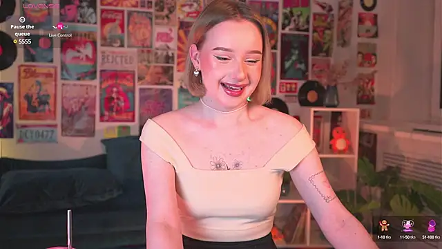 Snapshot of AdeleLoomis chatting on February 2025 02:18:01 AM AdeleLoomis online show from February 2025 02:18:01 AM