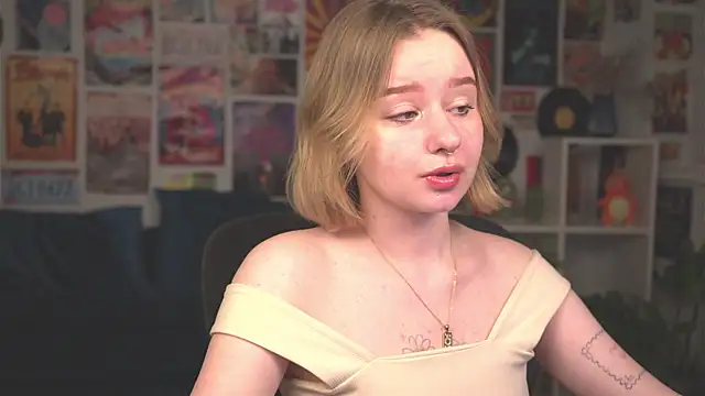 Snapshot of AdeleLoomis chatting on March 2025 02:19:01 AM AdeleLoomis online show from March 2025 02:19:01 AM