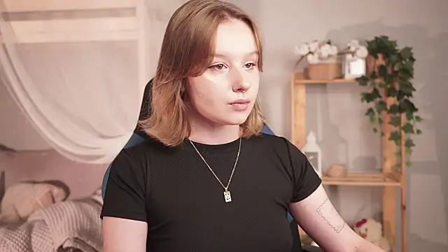 Snapshot of AdeleLoomis chatting on September 2025 05:02:01 PM AdeleLoomis online show from September 2025 05:02:01 PM