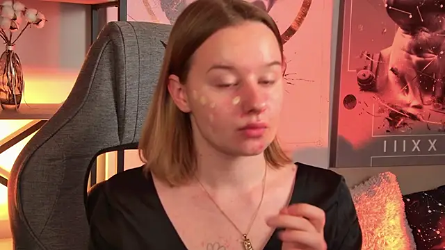 Snapshot of AdeleLoomis chatting on October 2025 02:19:01 AM AdeleLoomis online show from October 2025 02:19:01 AM