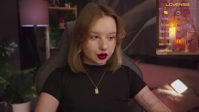 Snapshot of AdeleLoomis chatting on November 2025 02:12:01 AM AdeleLoomis online show from November 2025 02:12:01 AM