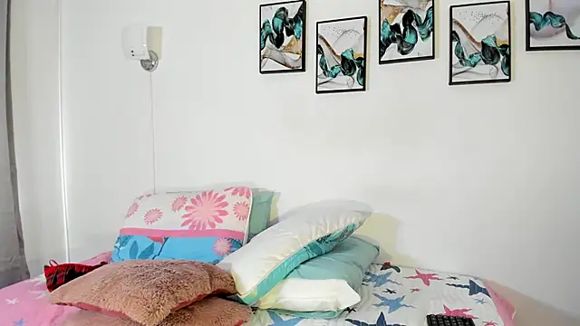 Maia W10 online show from February 2025 03:42:01 PM