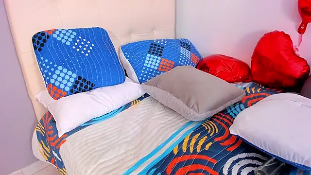 Maia W10 online show from February 2025 03:32:02 PM