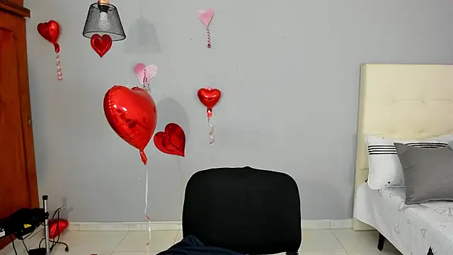 Maia W10 online show from February 2025 12:22:01 PM