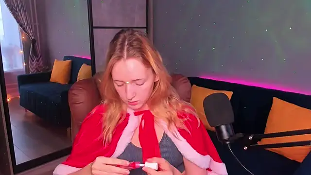 Snapshot of OddlyFamiliar chatting on December 2024 12:30:02 PM OddlyFamiliar online show from December 2024 12:30:02 PM