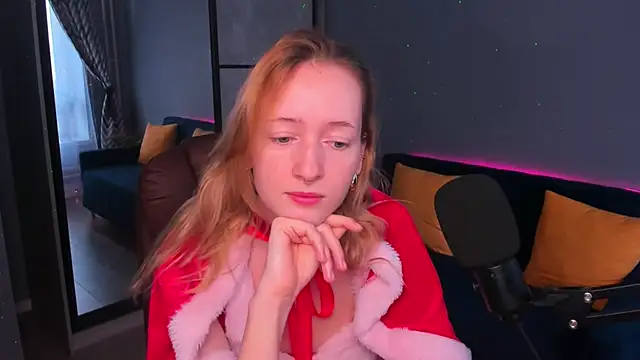 Snapshot of OddlyFamiliar chatting on December 2024 09:45:01 AM OddlyFamiliar online show from December 2024 09:45:01 AM