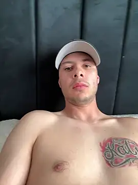 Snapshot of themouate chatting on June 2026 09:43:02 PM themouate online show from June 2026 09:43:02 PM