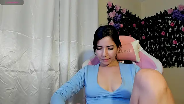 sweetieandjuicyy online show from December 2025 05:03:02 AM