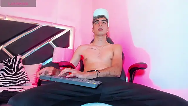 Snapshot of DimitryHank chatting on January 2025 06:38:01 PM DimitryHank online show from January 2025 06:38:01 PM