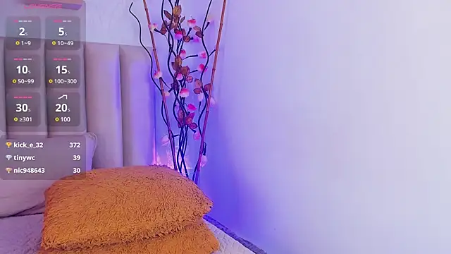 Snapshot of franchescamm chatting on February 2025 12:27:02 AM franchescamm online show from February 2025 12:27:02 AM