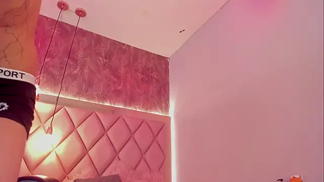 Snapshot of megan_100 chatting on April 2026 06:36:02 PM megan 100 online show from April 2026 06:36:02 PM