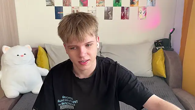 Snapshot of metratok chatting on April 2026 04:00:02 PM metratok online show from April 2026 04:00:02 PM