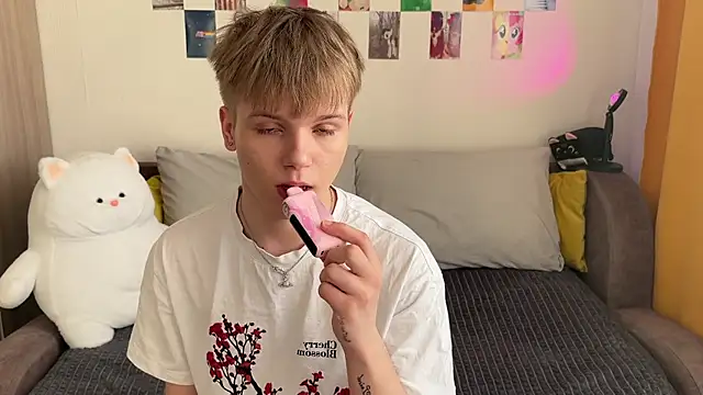 Snapshot of metratok chatting on April 2026 03:28:02 PM metratok online show from April 2026 03:28:02 PM