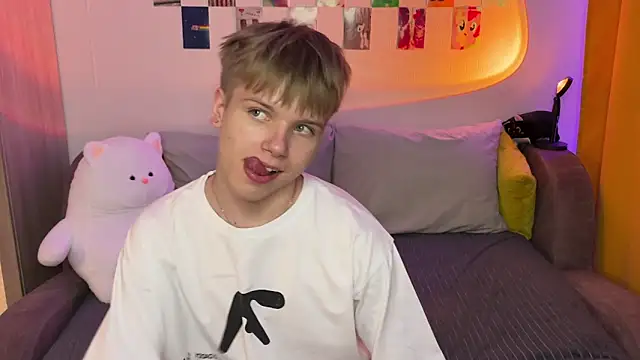 Snapshot of metratok chatting on April 2026 08:53:01 PM metratok online show from April 2026 08:53:01 PM