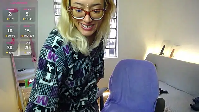 Snapshot of 911Calling chatting on December 2024 01:05:02 PM 911Calling online show from December 2024 01:05:02 PM